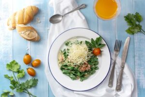 知らないと恥をかく！？食事の基本マナー！