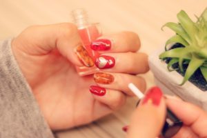 すぐ剥げる…セルフネイルはどうすれば長持ちさせられる?