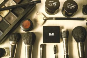 アーモンドアイをメイクで手に入れよう